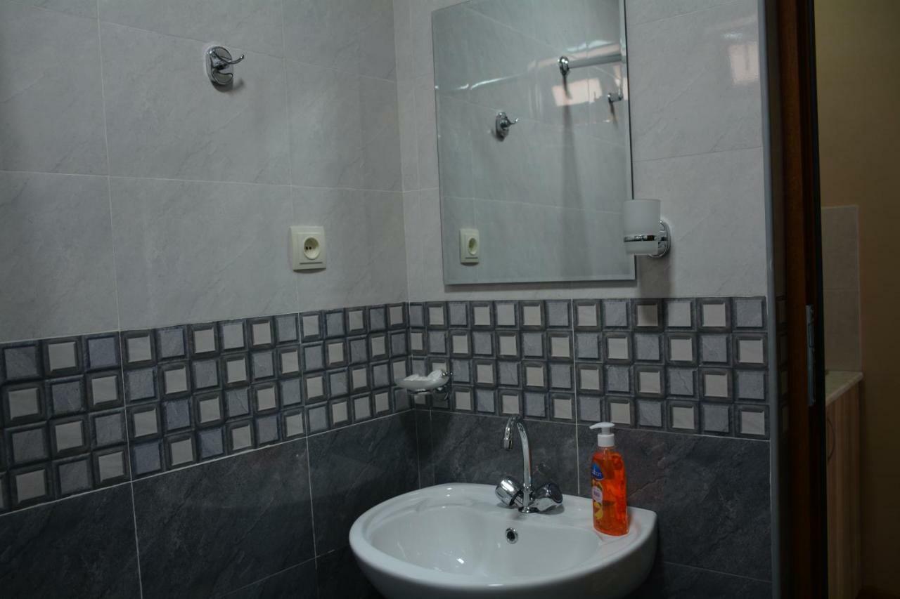 Hotel Central Кутаїсі Екстер'єр фото